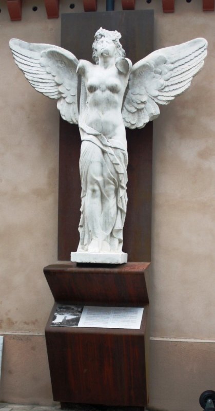 La escultura se trasladó al cementerio