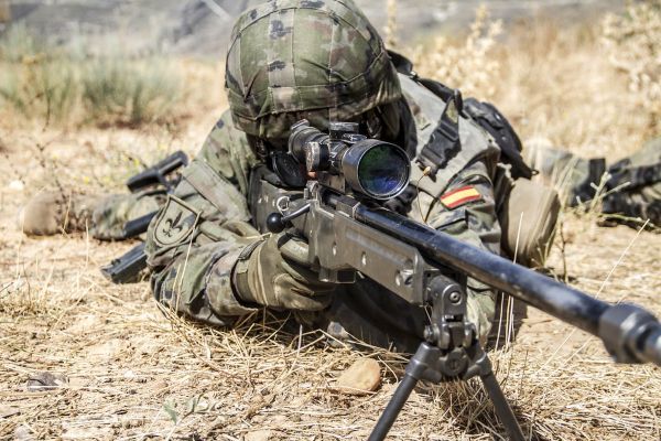 Un tirador selecto de Paracaidistas (BRIPAC) del Ejército de Tierra  (Foto Ejército de Tierra)