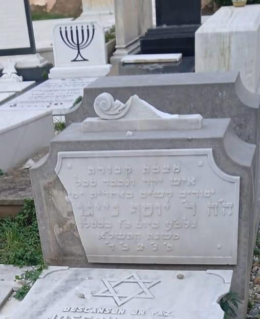 Profanación de tumbas en el cementerio judio de les Corts 2