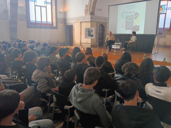 La Sala Tarafa se llenó para escuchar a Ennatu Domingo