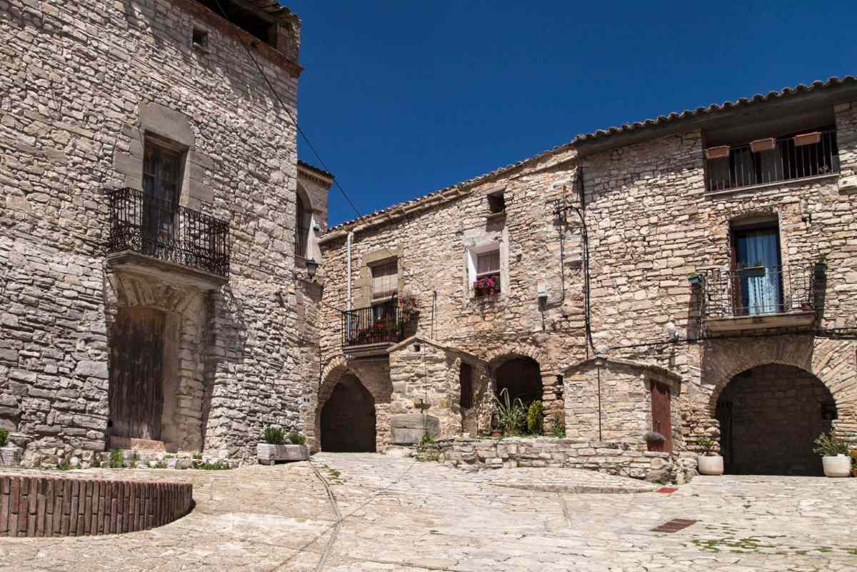 la Plaça de Montfalcó Murallat