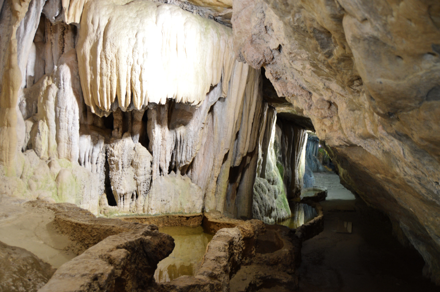 Imagen de las cuevas de Sant Miquel del Fai