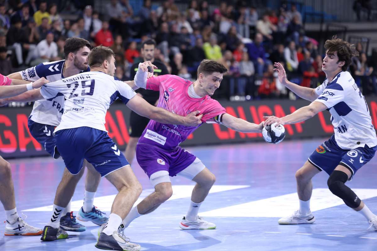 Peinado fue la auténtica pesadilla de la defensa catalana. Foto Xavier Solanas.