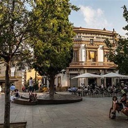 Sant Cugat del V. - Terrazas  plaza en el centro (vida urbana tranquila, comercio, cafés)