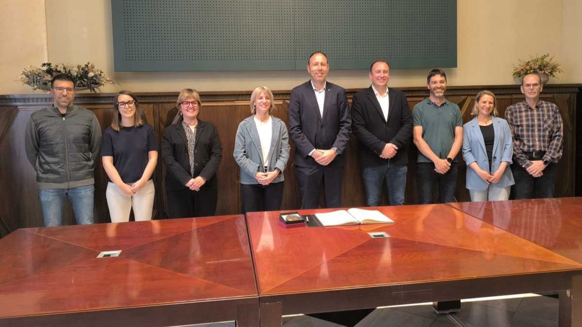 El conseller Álvarez a l'Ajuntament de Granollers amb l'alcaldessa i varis regidors