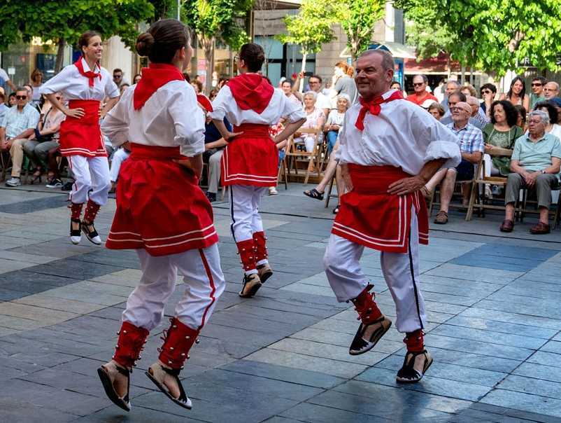El balls populars fan més lluida les Festes