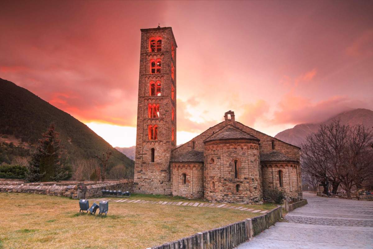 Sant Climent de Taüll en un atardecer