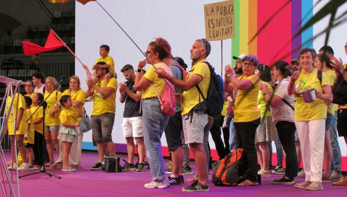 El momento esperado, los manifestantes en la tarima ante los congresistas