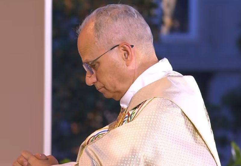 El Santo Padre, rezando